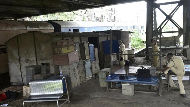 Shed-ding its old image: A coach of an old goods train under the Dadar Tilak bridge is now a shelter for RPF jawans.  (Arijit Sen/HT PHOTO) 