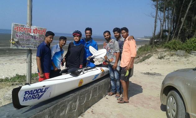 Kayaker Kaustubh Khade (middle) with his cyclist girlfriend Shanjali Shahi beside her at Nandgaon coast with locals. (HT Photo) Kayaker Kaustubh Khade (middle) with his cyclist girlfriend Shanjali Shahi beside her at Nandgaon coast with locals. (HT Photo)