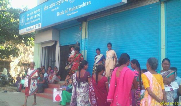 Locals said they will continue their protest till the time the bank doesn’t hand them over their hard-earned money. (Surendra Negi) Locals said they will continue their protest till the time the bank doesn’t hand them over their hard-earned money. (Surendra Negi)