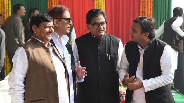 Uttar Pradesh chief minister Akhilesh Yadav with uncle Ramgopal Yadav, Shivpal Yadav and minister Azam Khan during the inaugural function of Lucknow-Agra Expressway in Unnao. (HT File Photo) Uttar Pradesh chief minister Akhilesh Yadav with uncle Ramgopal Yadav, Shivpal Yadav and minister Azam Khan during the inaugural function of Lucknow-Agra Expressway in Unnao. (HT File Photo)
