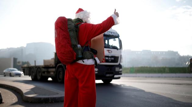 French adventurer Capitaine Remi Le Calvez dressed as a Santa Claus, starts a trip as a hitchhicker in Paris, France on December 6, 2016, to travel to Rovaniemi in central Lapland, northern Finland. (REUTERS) French adventurer Capitaine Remi Le Calvez dressed as a Santa Claus, starts a trip as a hitchhicker in Paris, France on December 6, 2016, to travel to Rovaniemi in central Lapland, northern Finland. (REUTERS)