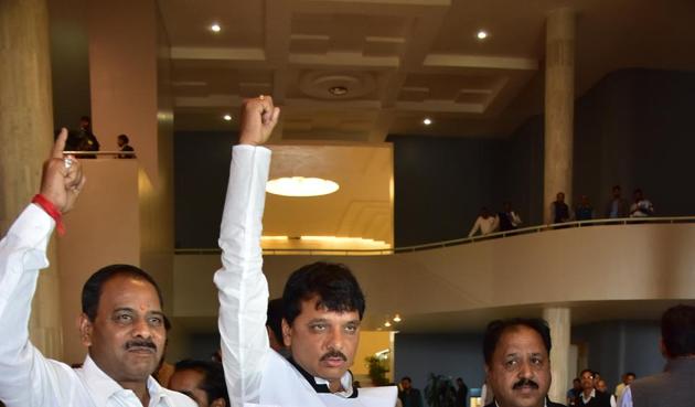 Congress MLA Madhu Bhagat demanding construction of dam on Satnari reservoir, at state assembly in Bhopal on Tuesday (HT photo) Congress MLA Madhu Bhagat demanding construction of dam on Satnari reservoir, at state assembly in Bhopal on Tuesday (HT photo)
