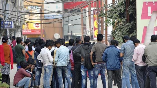 A long queue in front of an ATM after demonetisation, in Noida. (Suni Ghosh/HT Photo) A long queue in front of an ATM after demonetisation, in Noida. (Suni Ghosh/HT Photo)