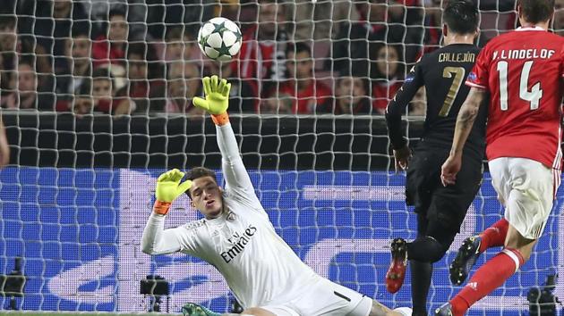 Napoli's Jose Callejon (second right) scores against Benfica during their Champions League Group B match at the Luz Stadium in Lisbon on Tuesday. Napoli beat Benfica 2-1 to advance as group toppers with 11 points. Benfica (8) progressed as runners-up. (AP) Napoli's Jose Callejon (second right) scores against Benfica during their Champions League Group B match at the Luz Stadium in Lisbon on Tuesday. Napoli beat Benfica 2-1 to advance as group toppers with 11 points. Benfica (8) progressed as runners-up. (AP)