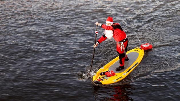 A man dressed as a Santa Claus (Samichlaus) crosses the Limmat river on his stand-up paddle in Zurich, Switzerland on December 4, 2016. (REUTERS) A man dressed as a Santa Claus (Samichlaus) crosses the Limmat river on his stand-up paddle in Zurich, Switzerland on December 4, 2016. (REUTERS)