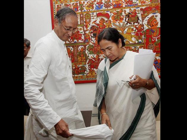 West Bengal finance minister Dr Amit Mitra with chief minister Mamata Banerjee. (HT Photo) West Bengal finance minister Dr Amit Mitra with chief minister Mamata Banerjee. (HT Photo)