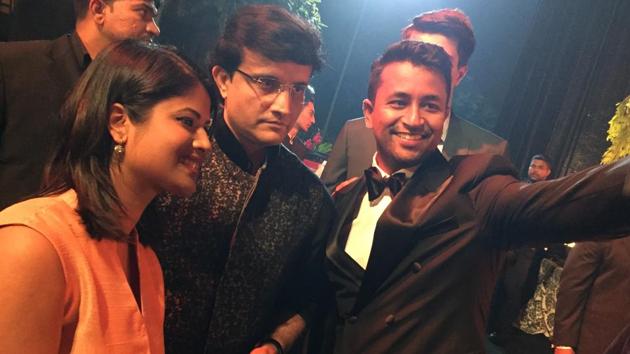 Pragyan Ojha takes a selfie with Sourav Ganguly (HT PHOTO/Anjali thakur) 