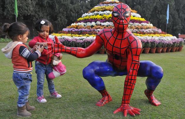 All set for the annual Chrysanthemum Show in Sector 33, Chandigarh, on Thursday. The show is from December 9 to 11. (Keshav Singh/HT)
