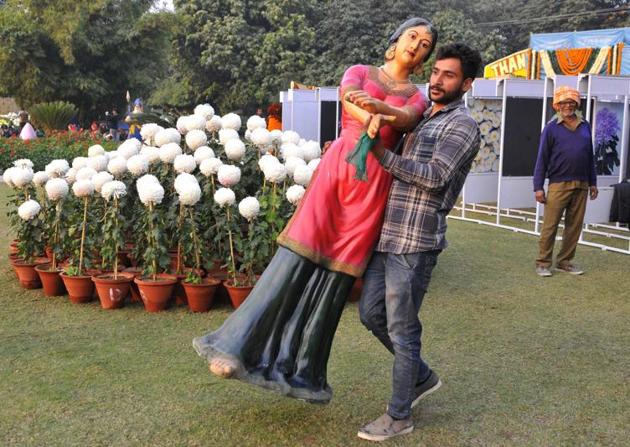 All set for the annual Chrysanthemum Show in Sector 33, Chandigarh, on Thursday. The show is from December 9 to 11. (Keshav Singh/HT)