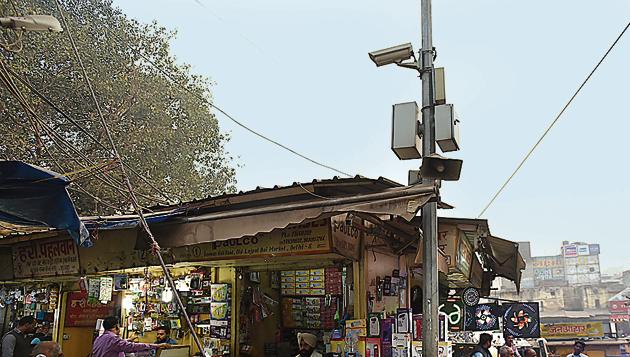 Over 100 closed circuit television (CCTV) cameras installed in the Walled City of Delhi in 2014 to curb crime and encroachments are nothing more than showpieces. (Virendra Singh Gosain/HT Photo) Over 100 closed circuit television (CCTV) cameras installed in the Walled City of Delhi in 2014 to curb crime and encroachments are nothing more than showpieces. (Virendra Singh Gosain/HT Photo)