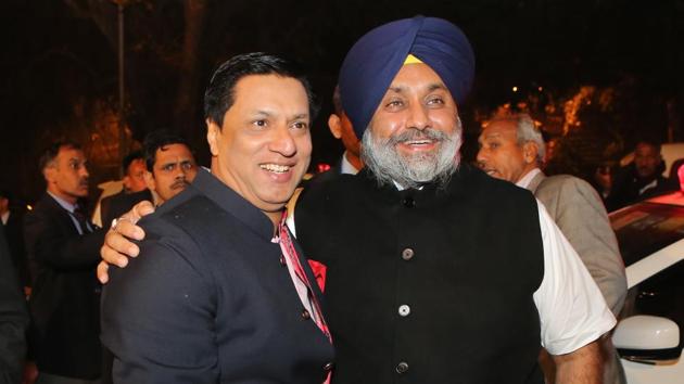 Filmmaker Madhur Bhandarkar with Punjab’s deputy chief minister Sukhbir Singh Badal. (Manoj Verma/HT Photo) 
