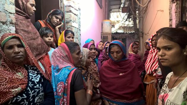 A 15-year-old girl allegedly committed suicide at her house in southwest Delhi’s Mahavir Enclave on Thursday evening reportedly because she could not withdraw money to buy a new dress. (HT Photo) A 15-year-old girl allegedly committed suicide at her house in southwest Delhi’s Mahavir Enclave on Thursday evening reportedly because she could not withdraw money to buy a new dress. (HT Photo)