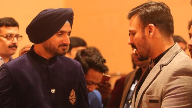 Cricketer Harbhajan Singh and actor Vivek Oberoi at the wedding reception (Manoj Verma/HT Photo) 