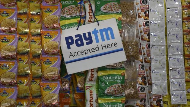 When the chips are up: The scene at a store in Sion. (KUNAL PATIL/HT PHOTO)