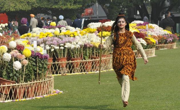 At the chrysanthemum show in Sector 33, Chandigarh, on Friday, December 9. (Karun Sharma/HT) 
