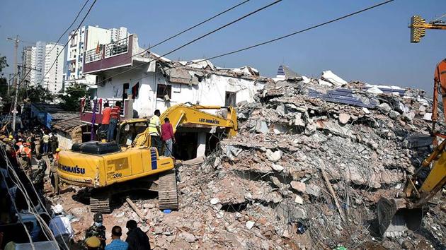 Rescue workers dig through the rubble of a collapsed building in Hyderabad on December 9, 2016. (AFP Photo) Rescue workers dig through the rubble of a collapsed building in Hyderabad on December 9, 2016. (AFP Photo)