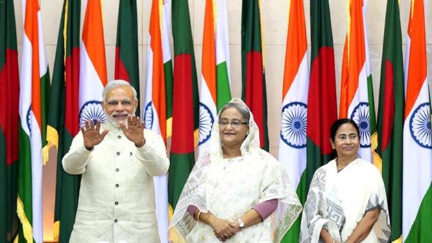 Prime Minister Narendra Modi with Bangladesh Prime Minister Sheikh Hasina and West Bengal chief minister Mamata Banerjee. During Hasina’s visit, the non-resolution of the Teesta issue could continue to attract attention in the popular discourse. Prime Minister Narendra Modi with Bangladesh Prime Minister Sheikh Hasina and West Bengal chief minister Mamata Banerjee. During Hasina’s visit, the non-resolution of the Teesta issue could continue to attract attention in the popular discourse.