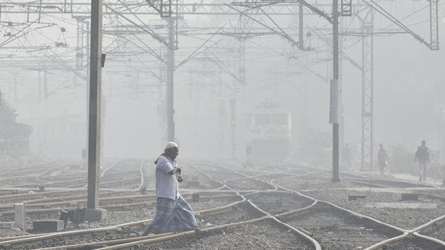 Train services severely hit due to dense fog in north India | Latest ...