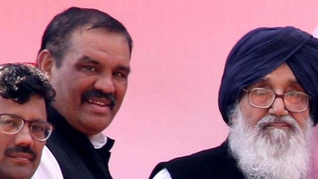 State BJP chief Vijay Sampla with Punjab chief minister Parkash Singh Badal. (HT File Photo) State BJP chief Vijay Sampla with Punjab chief minister Parkash Singh Badal. (HT File Photo)
