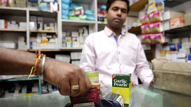 NITI Aayog has proposed weekly and quarterly lucky draws for those who make electronic transactions. (Sunil Ghosh /HT File Photo) NITI Aayog has proposed weekly and quarterly lucky draws for those who make electronic transactions. (Sunil Ghosh /HT File Photo)