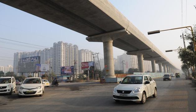 A 1km area on either side of the Metro link, considered as the Influence Zone, is where the additional charges will be applicable. (Burhaan Kinu/HT Photo) A 1km area on either side of the Metro link, considered as the Influence Zone, is where the additional charges will be applicable. (Burhaan Kinu/HT Photo)