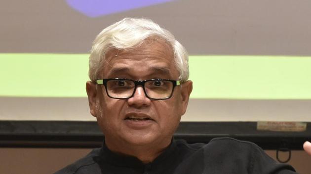 Amitav Ghosh is the author of several award-winning books such as The Hungry Tide, The Glass Palace and Sea of Poppies.(Arijit Sen/HT Photo) Amitav Ghosh is the author of several award-winning books such as The Hungry Tide, The Glass Palace and Sea of Poppies.(Arijit Sen/HT Photo)