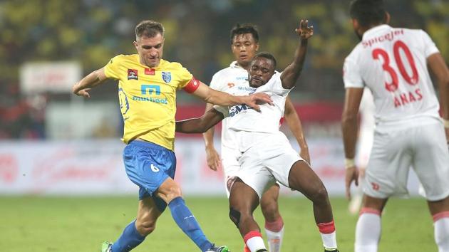 Kerala Blasters and Delhi Dynamos players vie for the ball in their Indian Super League semfinal match. (Photo: ISL) Kerala Blasters and Delhi Dynamos players vie for the ball in their Indian Super League semfinal match. (Photo: ISL)