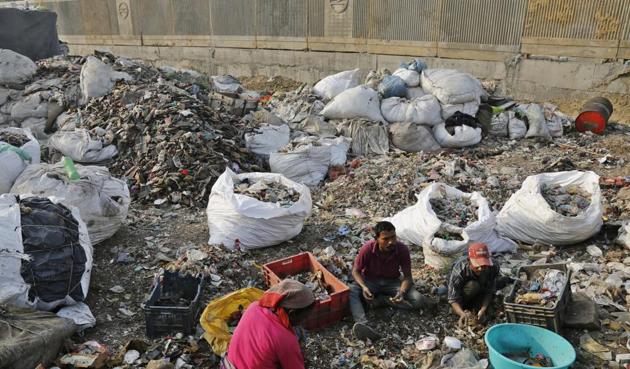 Demonetisation has squeezed dry more than 1.5 lakh people engaged in Delhi’s waste collection sector. (Sanchit Khanna) Demonetisation has squeezed dry more than 1.5 lakh people engaged in Delhi’s waste collection sector. (Sanchit Khanna)