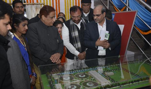Uttar Pradesh minister Mohammed Azam Khan inaugurated the new 100 cusec Ganga water treatment plant in Ghaziabad on Sunday.(SAKIB ALI/HT)