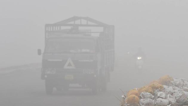 A truck makes its way through dense fog in Amritsar. (HT Photo) A truck makes its way through dense fog in Amritsar. (HT Photo)