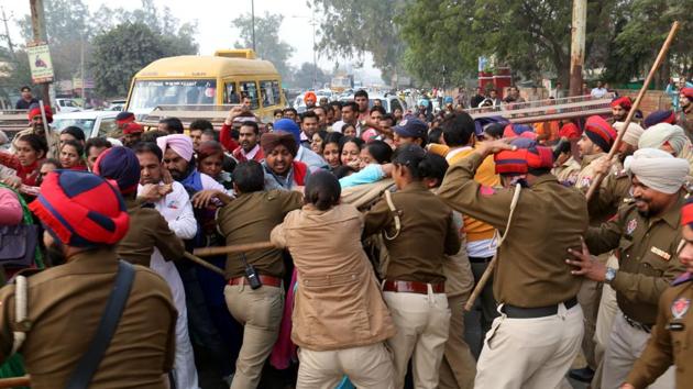 Bathinda,India-December 10,2016:Police resorting to lathicharge on EGS, AIE and STR on road in-front of police lines in Bathinda on Saturday who were marching towards Bathinda-Mansa railway over bridge to block the road.Photo by Sanjeev Kumar/Hindustan Times.