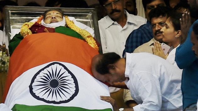 Actor Rajinikanth paying his last respects to AIADMK Supremo J Jayalalithaa, at Rajaji Hall in Chennai on December 6.(PTI)