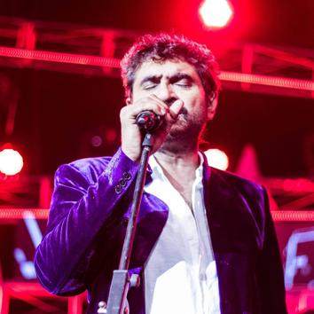 Bengali rock singer Silajit Majumder charges for clicking selfies with fans and accepting friend requests on Facebook, which he donates to charity.(Facebook.com/silajit) Bengali rock singer Silajit Majumder charges for clicking selfies with fans and accepting friend requests on Facebook, which he donates to charity.(Facebook.com/silajit)