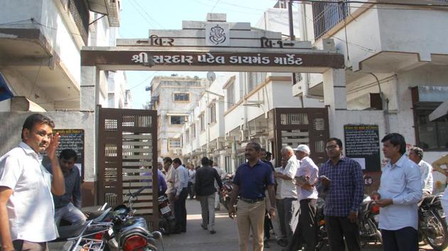Diamond polishing is one of the cash-dependent industries which have been badly hit by demonetisation, forcing migrants to return home. (Siddharaj Solanki/HT Photo) Diamond polishing is one of the cash-dependent industries which have been badly hit by demonetisation, forcing migrants to return home. (Siddharaj Solanki/HT Photo)