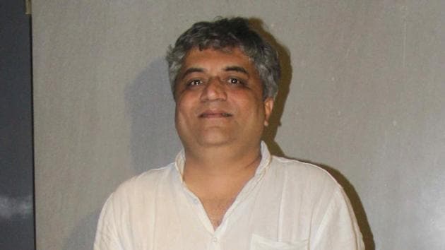 It Was About Time That A Songwriter Won A Nobel Says Swanand Kirkire Hindustan Times Shaan, sonu nigam, swanand kirkire. nobel says swanand kirkire