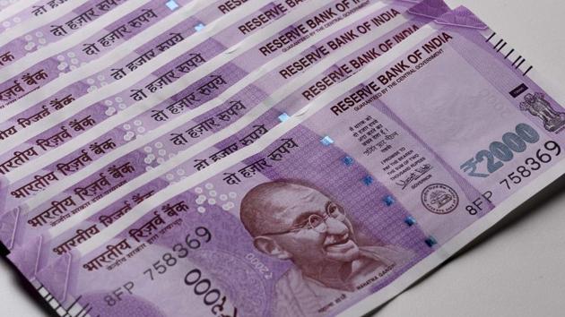 New Delhi, India - Dec. 1, 2016: New 2000 rupee currency note. (Photo by Sonu Mehta/ Hindustan Times) (Sonu Mehta/HT PHOTO) New Delhi, India - Dec. 1, 2016: New 2000 rupee currency note. (Photo by Sonu Mehta/ Hindustan Times) (Sonu Mehta/HT PHOTO)