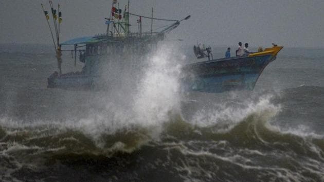Cyclone Vardah is likely to make a landfall between Andhra Pradesh’s Nellore and Tamil Nadu’s Chennai by Monday afternoon. (V Srinivasulu/HT Photo) Cyclone Vardah is likely to make a landfall between Andhra Pradesh’s Nellore and Tamil Nadu’s Chennai by Monday afternoon. (V Srinivasulu/HT Photo)