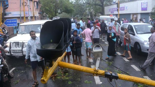 Severe cyclonic storm Vardah made landfall near Chennai coast on Monday, wreaking a havoc in the city. Heavy rains and the storm that followed uprooted hundreds of trees and electric and traffic poles across the east coast. (Vanne Srinivasulu / HT Photo) Severe cyclonic storm Vardah made landfall near Chennai coast on Monday, wreaking a havoc in the city. Heavy rains and the storm that followed uprooted hundreds of trees and electric and traffic poles across the east coast. (Vanne Srinivasulu / HT Photo)