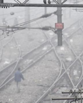 Fog at the railway station in Amritsar on Monday. December 12. (Gurpreet Singh/HT)