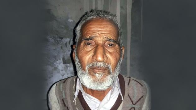 Pakistan ex-serviceman Mohammed Baksh arrested by the BSF in Ramgarh sub-sector. (HT Photo) Pakistan ex-serviceman Mohammed Baksh arrested by the BSF in Ramgarh sub-sector. (HT Photo)
