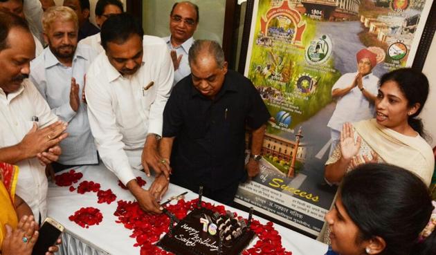 Vasant Davkhare, Jayant Patil, Shivajirao Garde celebrate Sharad Pawar’s 76th birthday at NCP headquarters at Nariman Point on Monday. (Sandeep Mahankal/HT) Vasant Davkhare, Jayant Patil, Shivajirao Garde celebrate Sharad Pawar’s 76th birthday at NCP headquarters at Nariman Point on Monday. (Sandeep Mahankal/HT)