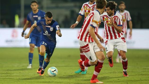 Mumbai City FC striker Matias Defederico takes a shot against Atletico de Kolkata. (Photo: ISL) Mumbai City FC striker Matias Defederico takes a shot against Atletico de Kolkata. (Photo: ISL)
