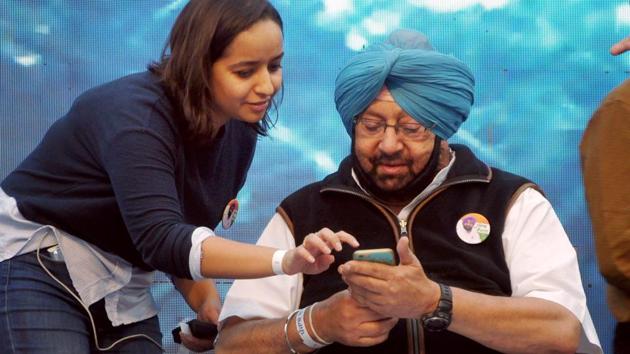Punjab Congress Chief Captain Amarinder Singh at the launch of "Captain Smart Connect scheme" in Chandigrah. The scheme, which was aimed at 50-lakh applicants and got 30 lakh interested after a 10-day extension.(PTI)