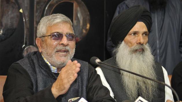 Dharamvira Gandhi and Punjab Front fellow leader Manjit Singh at a press conference in Chandigarh on Tuesday, December 13. (Karun Sharma/HT) Dharamvira Gandhi and Punjab Front fellow leader Manjit Singh at a press conference in Chandigarh on Tuesday, December 13. (Karun Sharma/HT)
