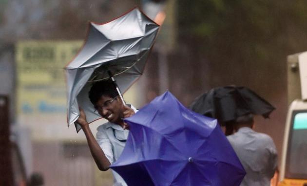 Cyclone Vardah makes a landfall near Chennai coast, December 12, 2016 (PTI) Cyclone Vardah makes a landfall near Chennai coast, December 12, 2016 (PTI)