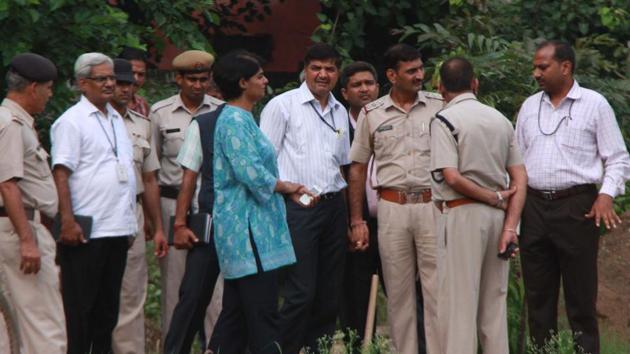 CBI Team and police team visited the spot where Geetanjali Garg’s body was found in the Police lines complex on July 17 , in Gurgaon, India, on Thursday, August 08, 2013. (HT Photo) CBI Team and police team visited the spot where Geetanjali Garg’s body was found in the Police lines complex on July 17 , in Gurgaon, India, on Thursday, August 08, 2013. (HT Photo)