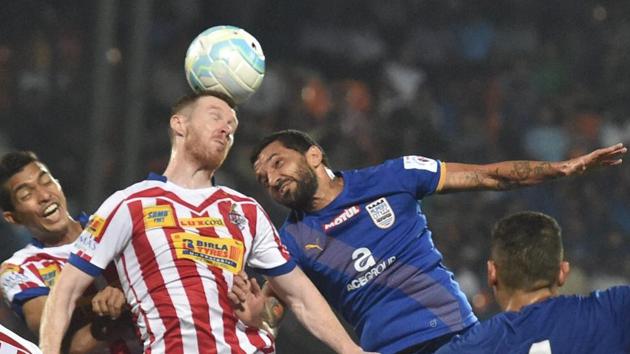 Atletico de Kolkata and Mumbai city FC players vie for the ball during ISL Semi Final match in Mumbai.(PTI)