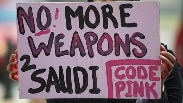 Demonstrators with CodePink protest weapon sales to Saudi Arabia outside the Hart Senate Office building on Capitol Hill in Washington, DC, September 7, 2016. (AFP File Photo) Demonstrators with CodePink protest weapon sales to Saudi Arabia outside the Hart Senate Office building on Capitol Hill in Washington, DC, September 7, 2016. (AFP File Photo)