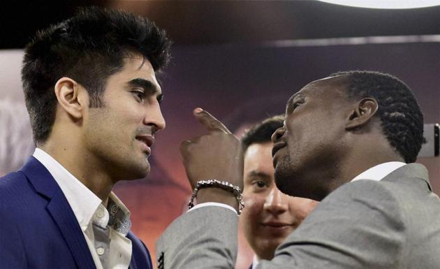 Vijender Singh (L) will take on Francis Cheka, current intercontinental Champion in the WBO Super Middleweight Asia Pacific boxing title fight on Saturday.(PTI)