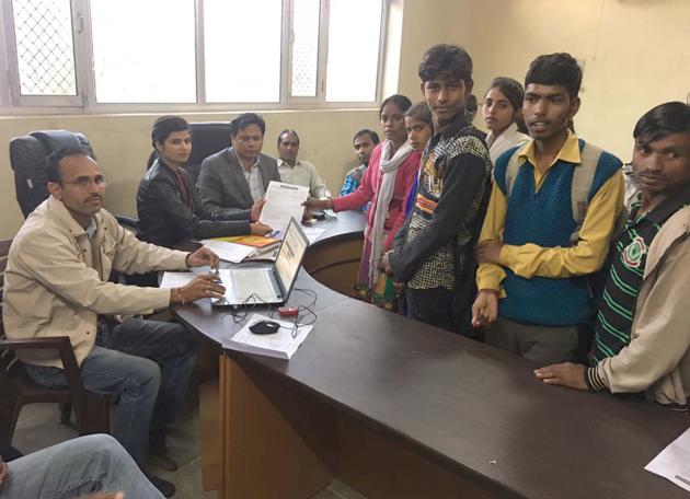 Bank officials are opening accounts and training people on how to use swipe machines in Bharatpur. (HT Photo) Bank officials are opening accounts and training people on how to use swipe machines in Bharatpur. (HT Photo)